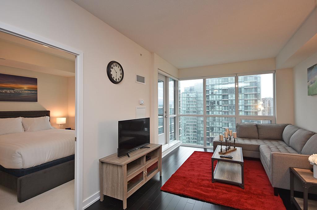 Royal Stays Furnished Apartments - Square One Миссиссага Экстерьер фото