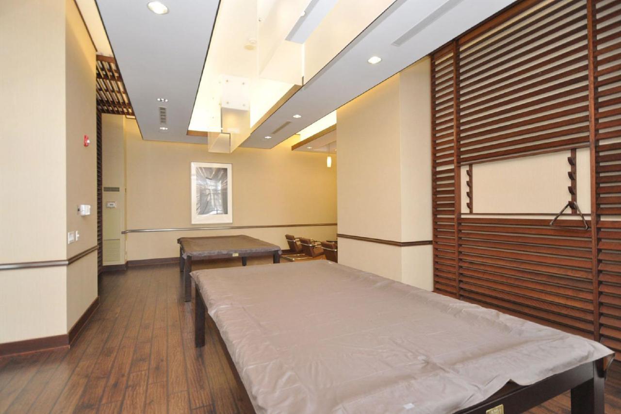 Royal Stays Furnished Apartments - Square One Миссиссага Экстерьер фото