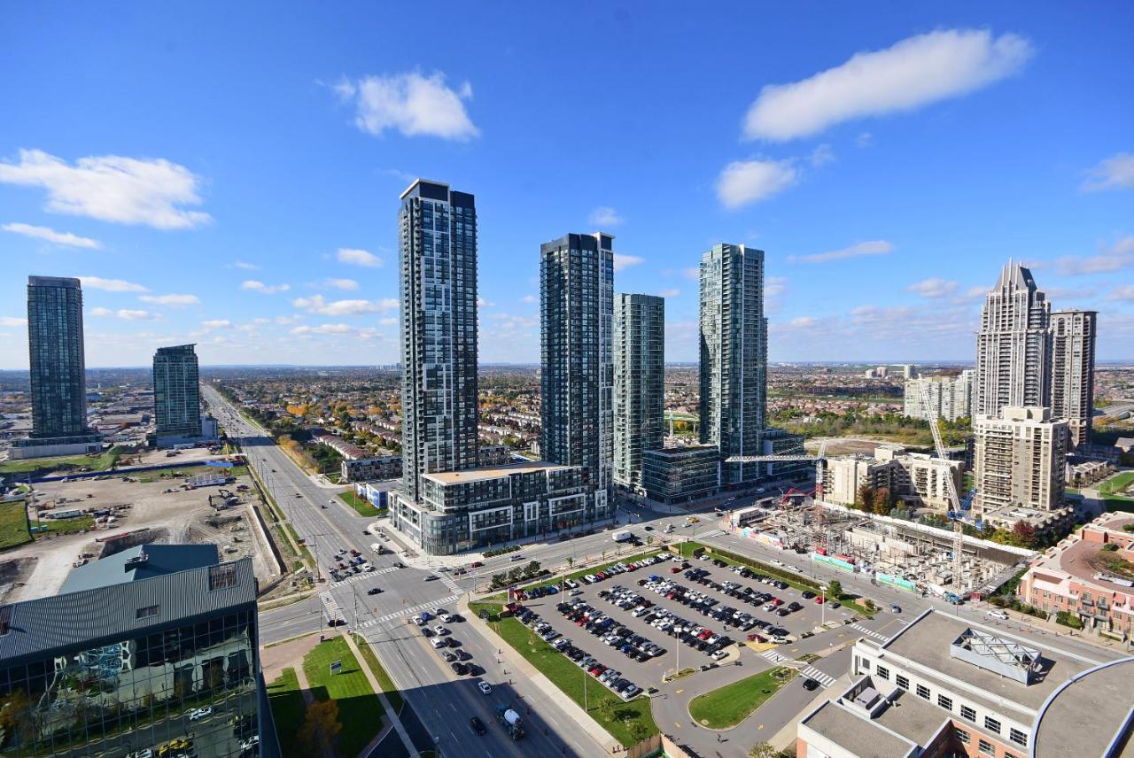 Royal Stays Furnished Apartments - Square One Миссиссага Экстерьер фото
