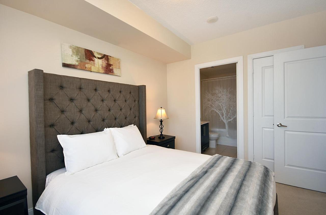 Royal Stays Furnished Apartments - Square One Миссиссага Экстерьер фото