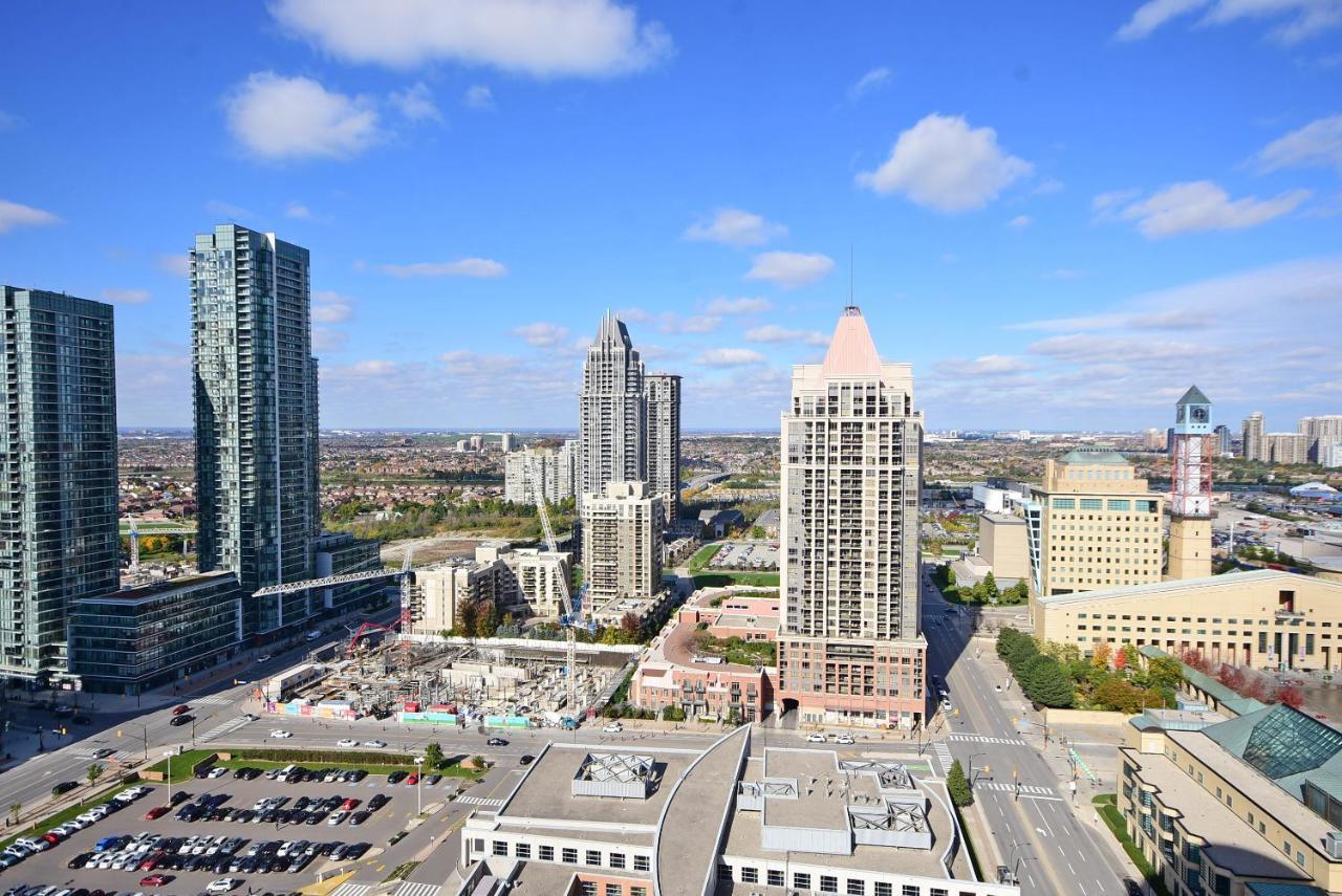 Royal Stays Furnished Apartments - Square One Миссиссага Экстерьер фото