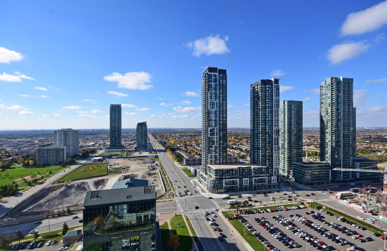 Royal Stays Furnished Apartments - Square One Миссиссага Экстерьер фото