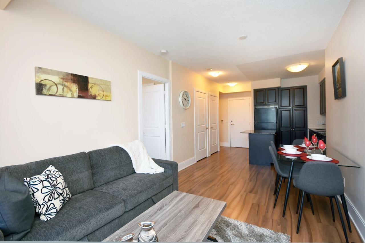 Royal Stays Furnished Apartments - Square One Миссиссага Экстерьер фото