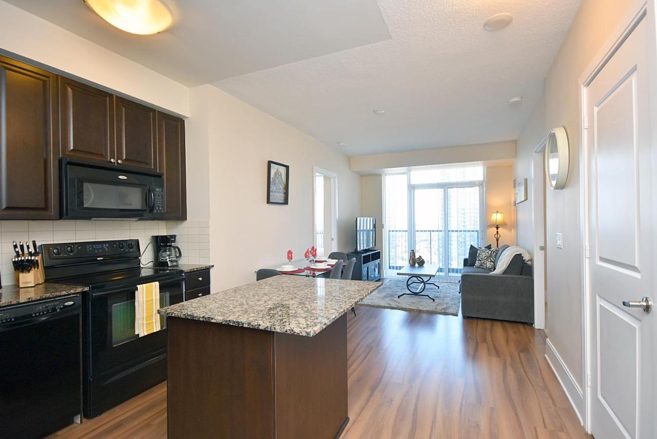 Royal Stays Furnished Apartments - Square One Миссиссага Экстерьер фото