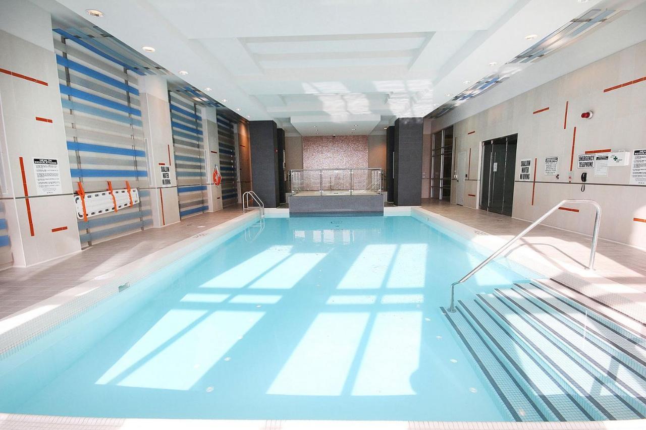 Royal Stays Furnished Apartments - Square One Миссиссага Экстерьер фото